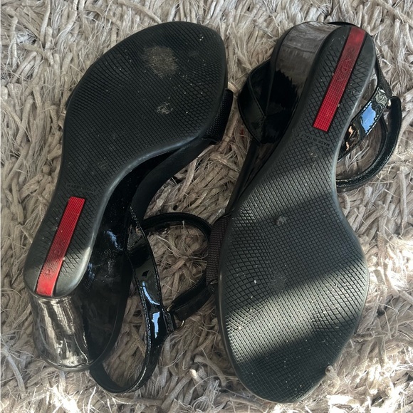 Prada sandals! Mix of fabric and patent leather - Picture 2 of 2